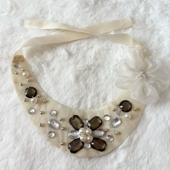 5/$25 🩷 Vintage Elegant Cream and Brown Beaded Rhinestone Bib Necklace - Picture 3 of 5